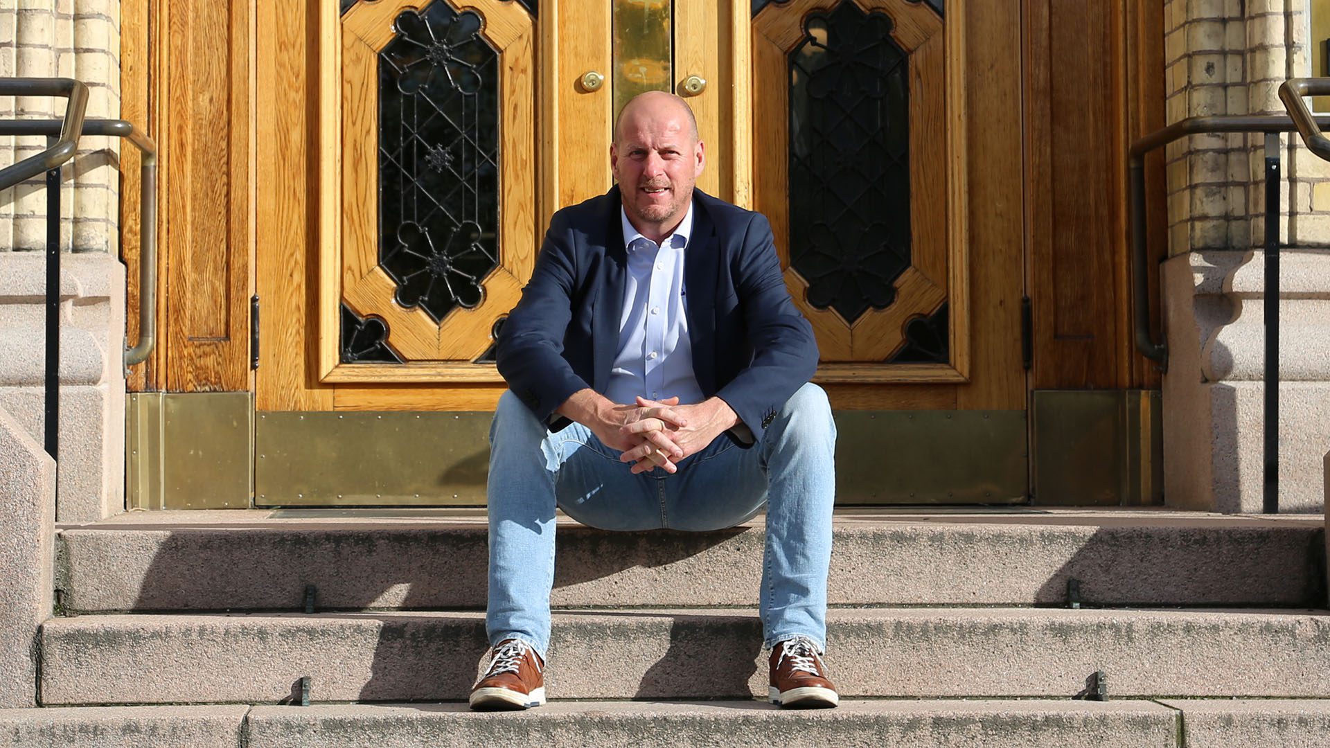 Thomas Breen på stortingstrappa