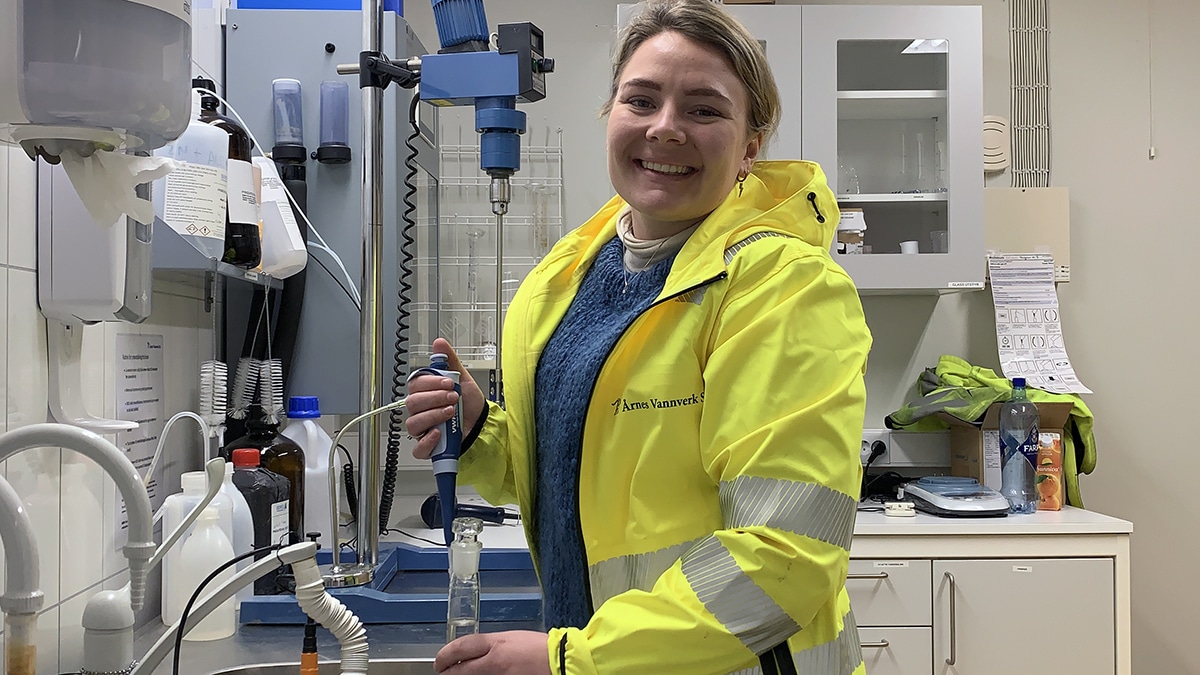 Vilde Løkken i laboratoriet