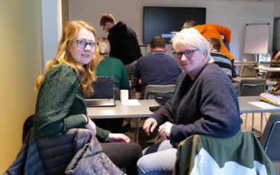 Mor og datter studerer sammen